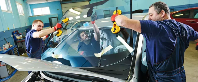 Auto Glass Repair vs Replacement: How to Know the Right Choice